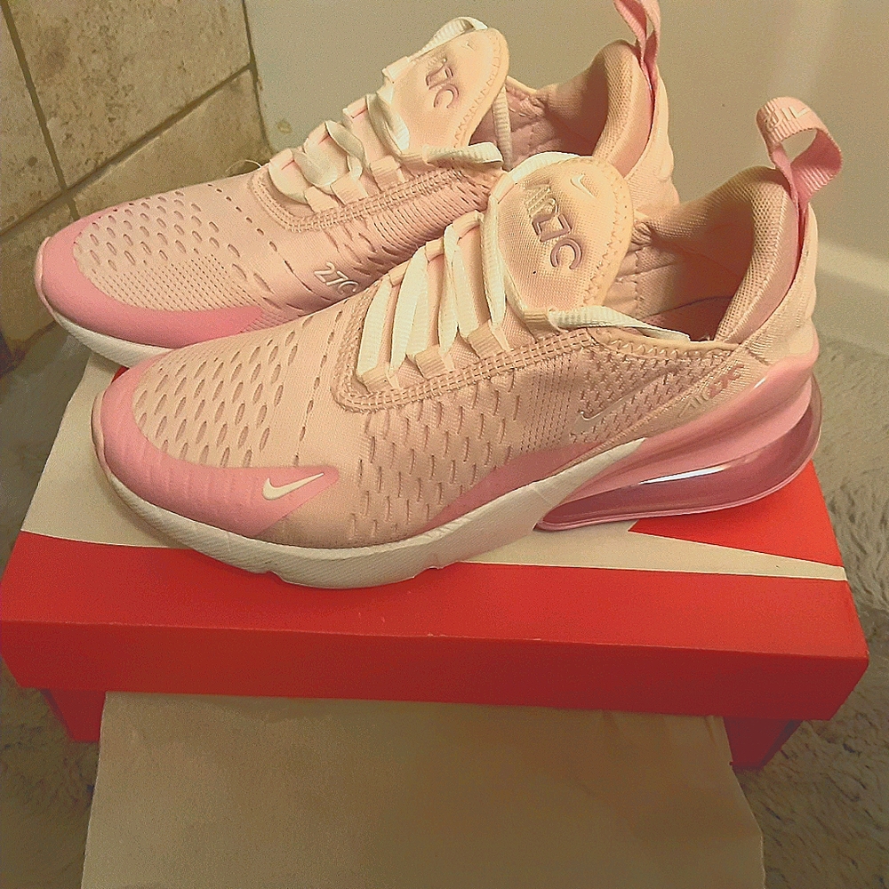 NIKE AIR MAX 270 GS in Pink and white